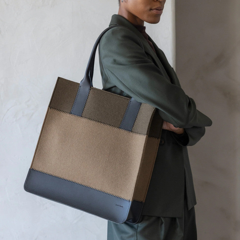 Jaunt Midi Tote